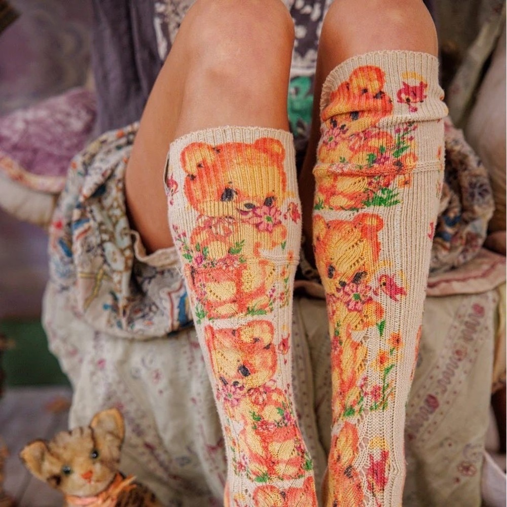 Magnolia Pearl Teddy Bear Floral Orange & Beige Knit Knee High Socks NWT - Picture 4 of 5
